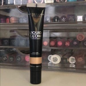 Anastasia Beverly Hills liquid glow
